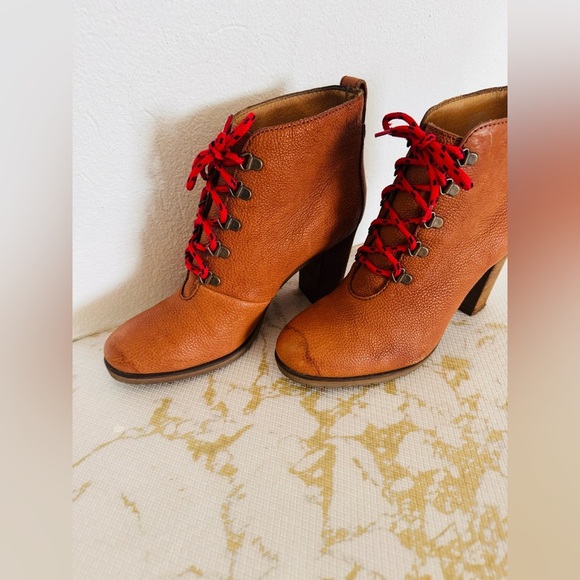 🔥🔥FINAL CLEARENACE 🔥🔥 1937 FOOTWEAR Tan/Brown Leather Made in Italy Bootie - Picture 2 of 9